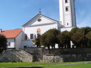 Crkva Navještenja BDM u Klanjcu - glavni ulaz