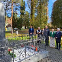 Uz blagdan Svih Svetih gradsko izaslanstvo položilo cvijeće i zapalilo svijeće