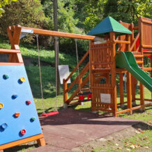 Uređeno dječje igralište u parku kod Gradske knjižnice