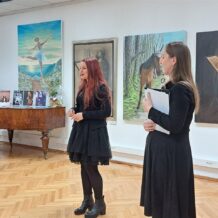 Prekrasna atmosfera na otvorenju prve samostalne izložbe Ane Kapetan