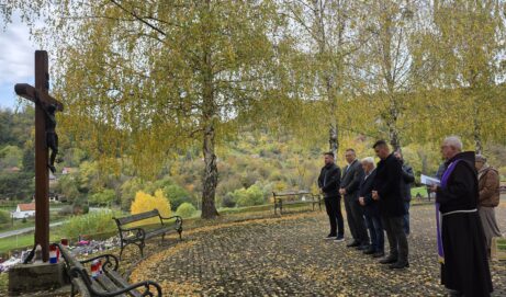 Uz blagdan Svih Svetih župan i gradsko izaslanstvo položili cvijeće i zapalili svijeće za naše preminule sugrađane
