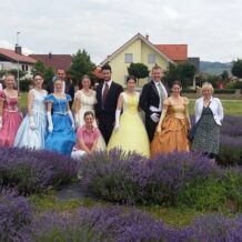 Dvorski plesovi na Danima lavande u Sloveniji